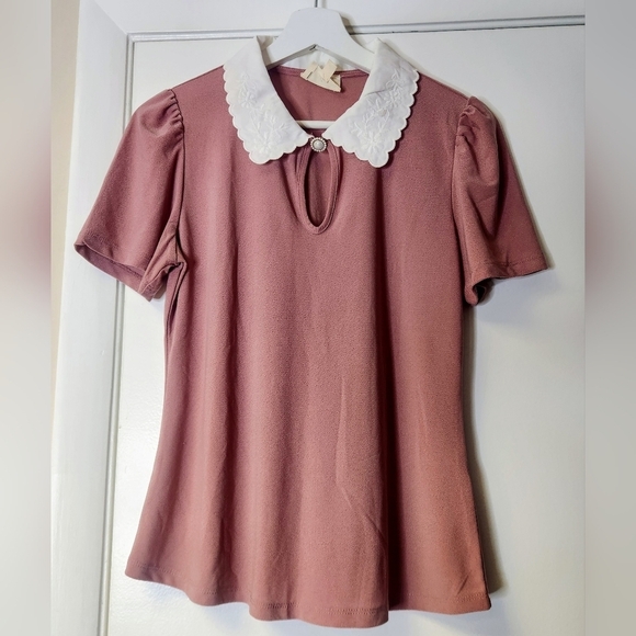Flower a Feather Mauve Top With White Embroidered Collar And Jeweled Button M - Picture 5 of 16